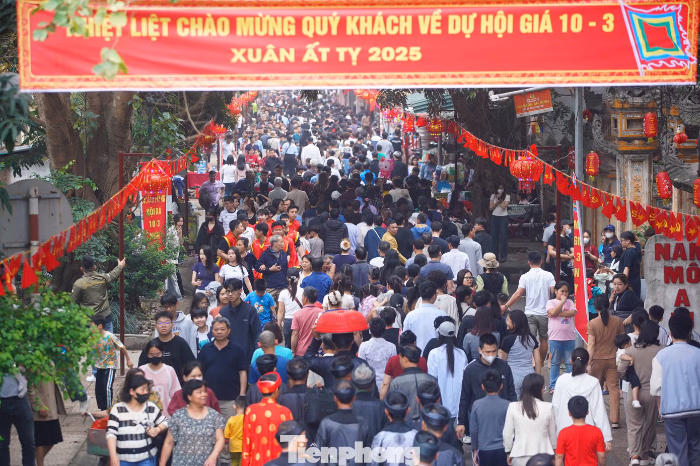 Lễ hội truyền thống làng Giá (Yên Sở, Hoài Đức, Hà Nội) năm 2025 được tổ chức vào ngày 7/4 (10/3 âm lịch). Làng Giá mở hội hàng năm, hội lớn 5 năm/lần. Dân gian có câu "Bơi Đăm, rước Giá, hội Thầy" để nhắc nhớ về lễ hội truyền thống đặc sắc này.