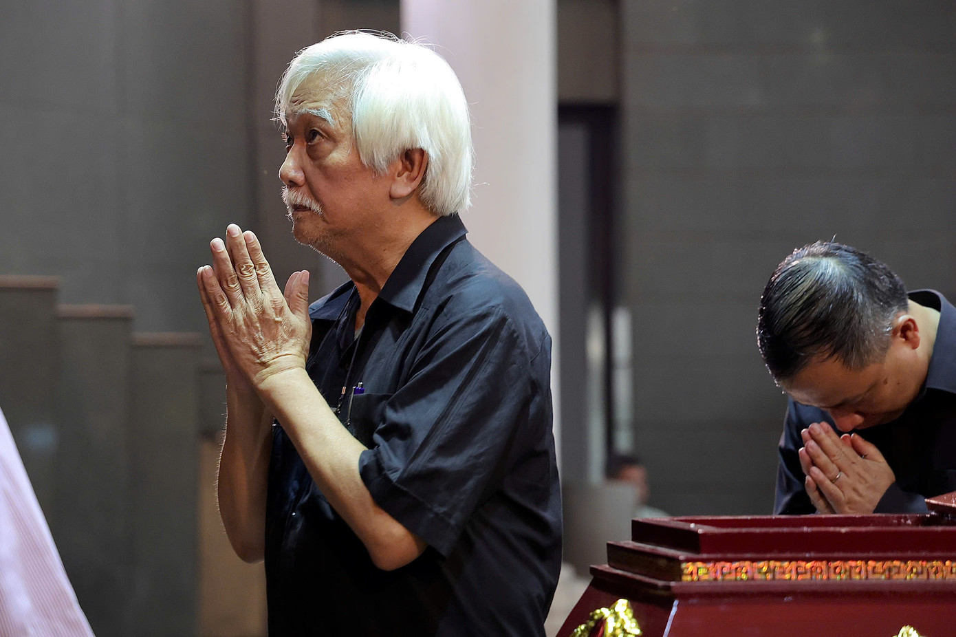 Đông đảo người thân, bạn bè, đồng nghiệp, hậu bối đến tiễn đưa PGS.TS Nguyễn Lân Cường. Ảnh: Nguyễn Hà Nam. Đông đảo người thân, bạn bè, đồng nghiệp, hậu bối đến tiễn đưa PGS.TS Nguyễn Lân Cường. Ảnh: Nguyễn Hà Nam.