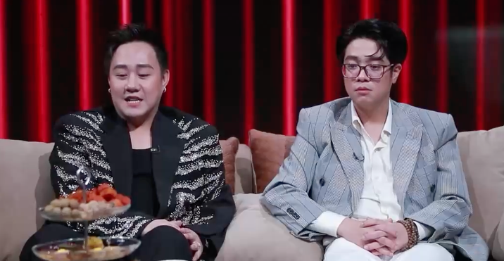 Bùi Anh Tuấn bộc bạch từng nghĩ đến việc bỏ hát, thậm chí cảm thấy bản thân không xứng đứng trên sân khấu. Bùi Anh Tuấn bộc bạch từng nghĩ đến việc bỏ hát, thậm chí cảm thấy bản thân không xứng đứng trên sân khấu.