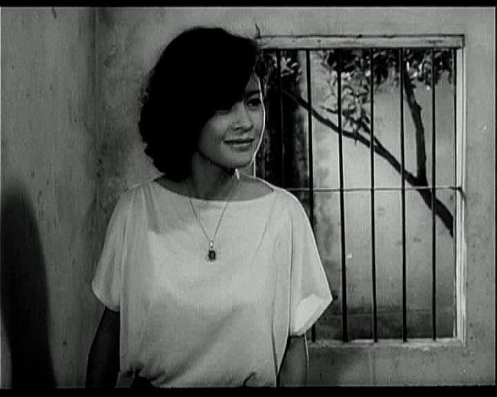 Tạo hình của NSND Hoàng Cúc trong vai Thủy của Tướng về hưu. Tạo hình của NSND Hoàng Cúc trong vai Thủy của Tướng về hưu.