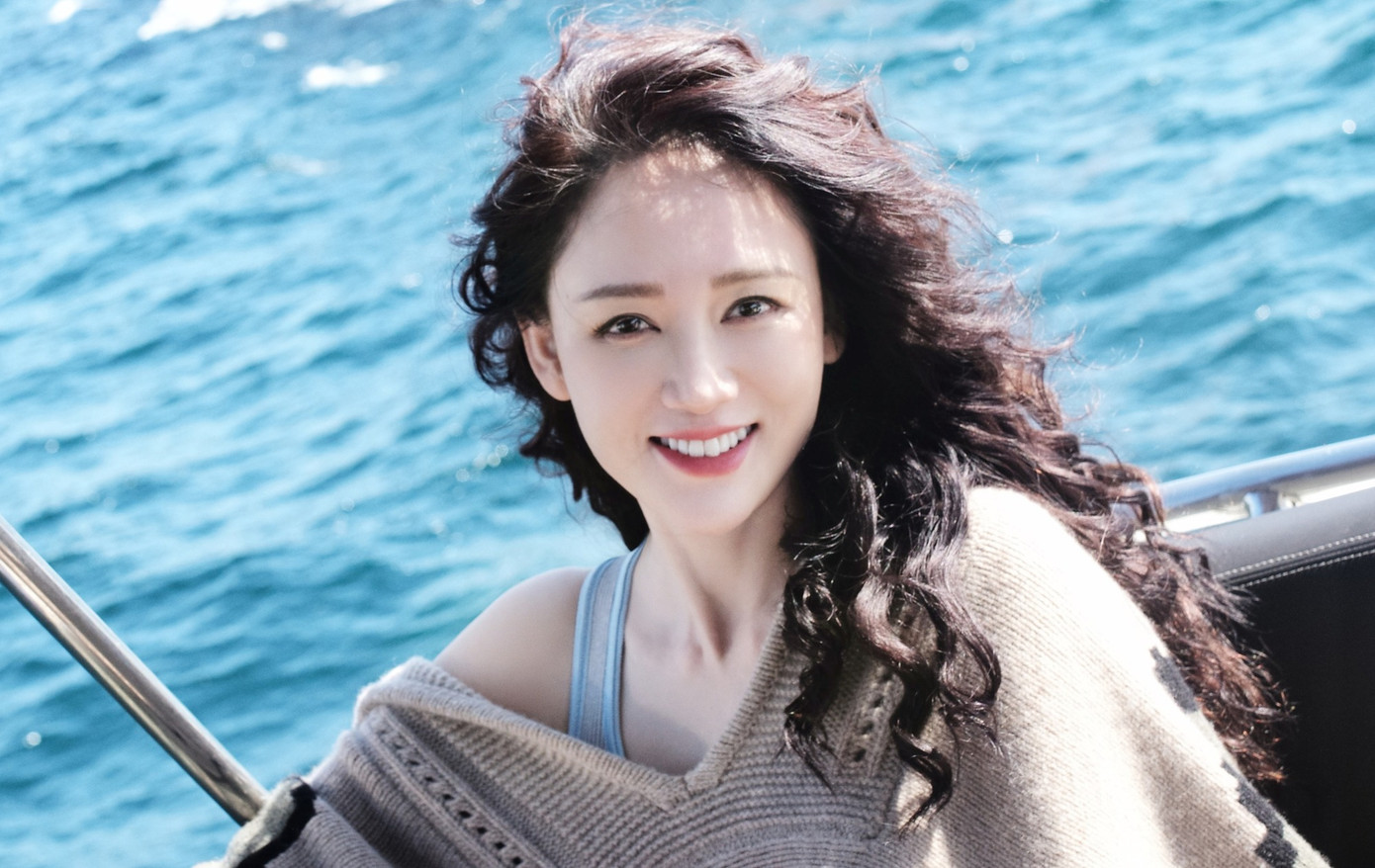 Trần Kiều Ân và hơn 20 sao hạng A bị điều tra khẩn. Trần Kiều Ân và hơn 20 sao hạng A bị điều tra khẩn.