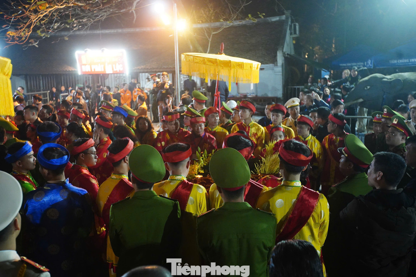 Trong ngày diễn ra lễ Khai ấn đền Trần, công tác đảm bảo an ninh được chú trọng với 5 vòng an ninh. Theo đó, hơn 2.500 cán bộ, chiến sĩ được huy động để đảm bảo an ninh trật tự, an toàn giao thông, phòng, chống tội phạm và ngăn chặn, xử lý triệt để hành vi phản cảm, mất mỹ quan đô thị, gây rối trật tự công cộng trong khu vực tổ chức lễ hội và các di tích.