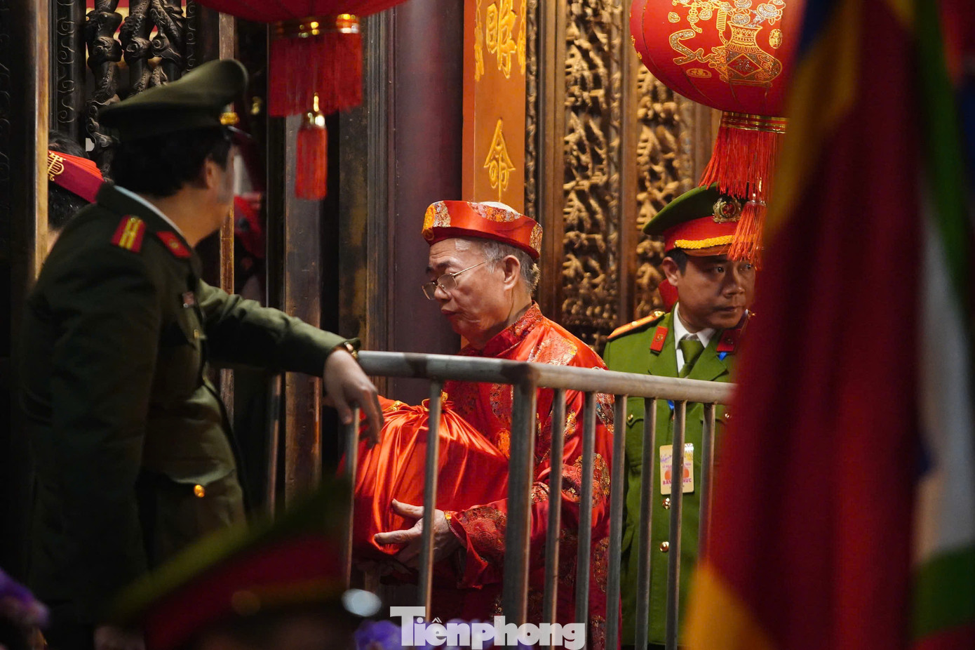 Những lá ấn này do Trưởng từ đền Trần chịu trách nhiệm cất giữ, sau đó dâng lên các đình, chùa thuộc phường Lộc Vượng: đền Thiên Trường, đền Cố Trạch, đền Trùng Hoa, chùa Phổ Minh, Văn chỉ Hiền Đàn, đình Tức Mặc, đình Kênh, đình Bái, đình Vĩnh Trường và lưu tại hòm đựng Ấn nhà đền.