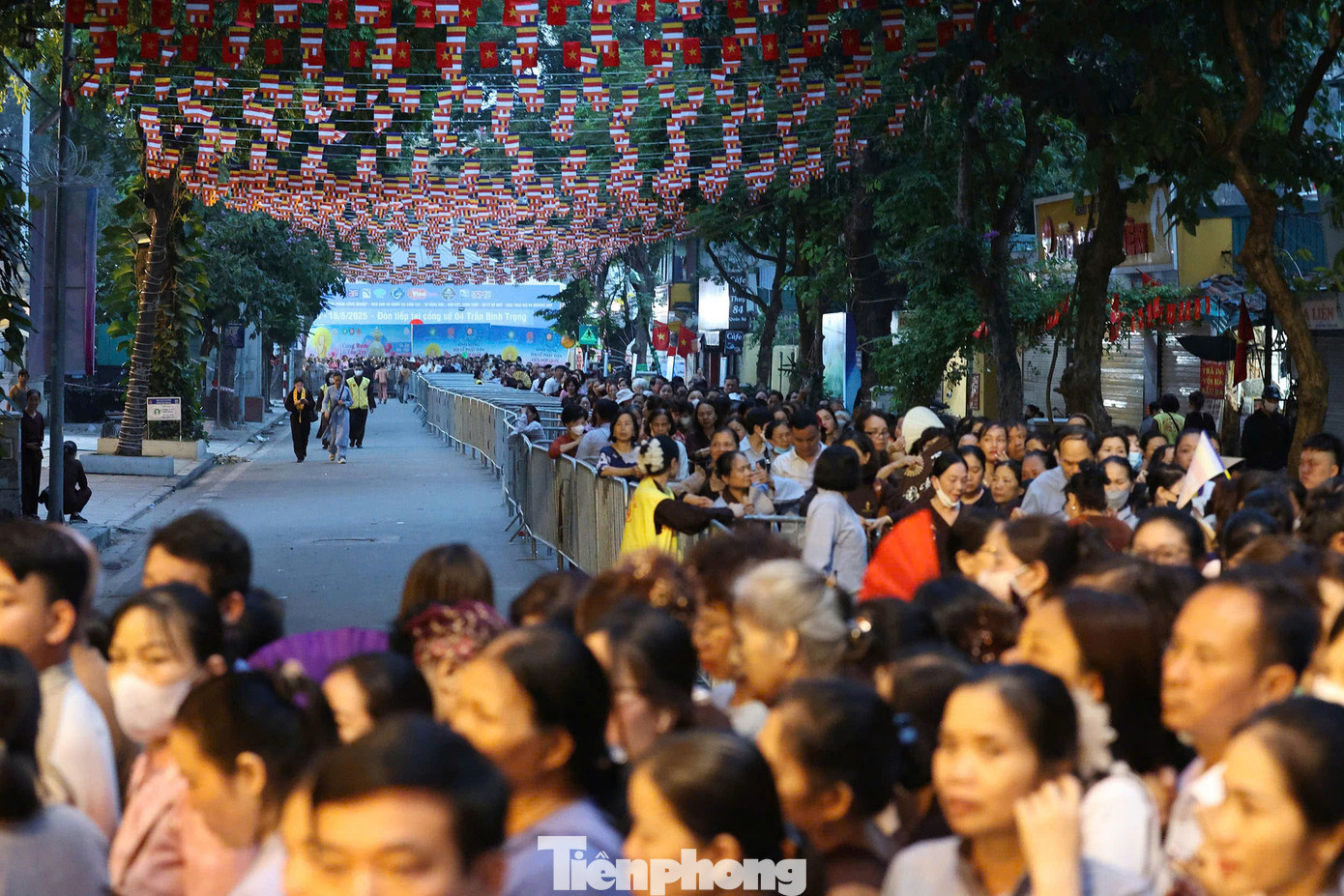 Thời gian chiêm bái xá lợi Phật tại chùa Quán Sứ diễn ra từ 7h đến 21h30 từ 14/5 đến hết 16/5.