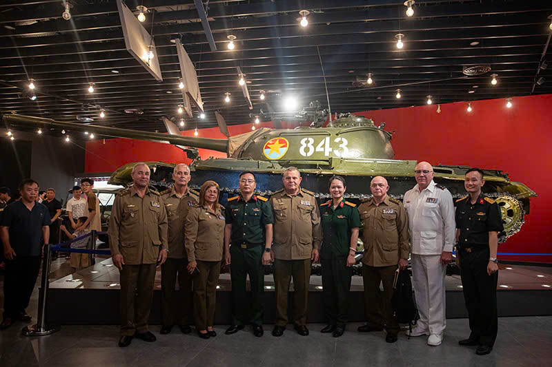 Đoàn Chủ nhiệm Chính trị các Lực lượng vũ trang cách mạng Cu-ba đến thăm Bảo tàng Đoàn Chủ nhiệm Chính trị các Lực lượng vũ trang cách mạng Cu-ba đến thăm Bảo tàng