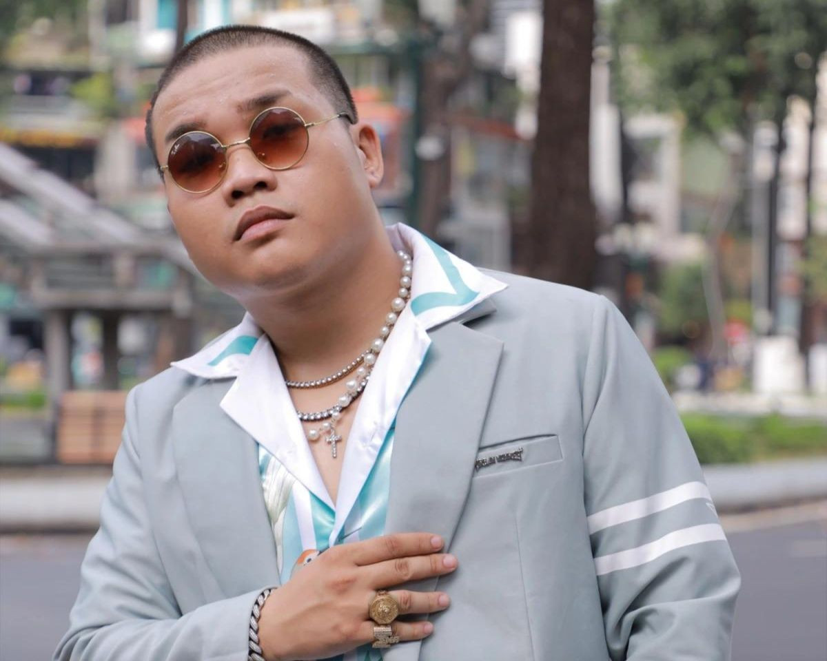 Rapper Blacka - Á quân Rap Việt mùa 2 - phủ nhận việc sử dụng bạo lực lên người yêu cũ. Rapper Blacka - Á quân Rap Việt mùa 2 - phủ nhận việc sử dụng bạo lực lên người yêu cũ.