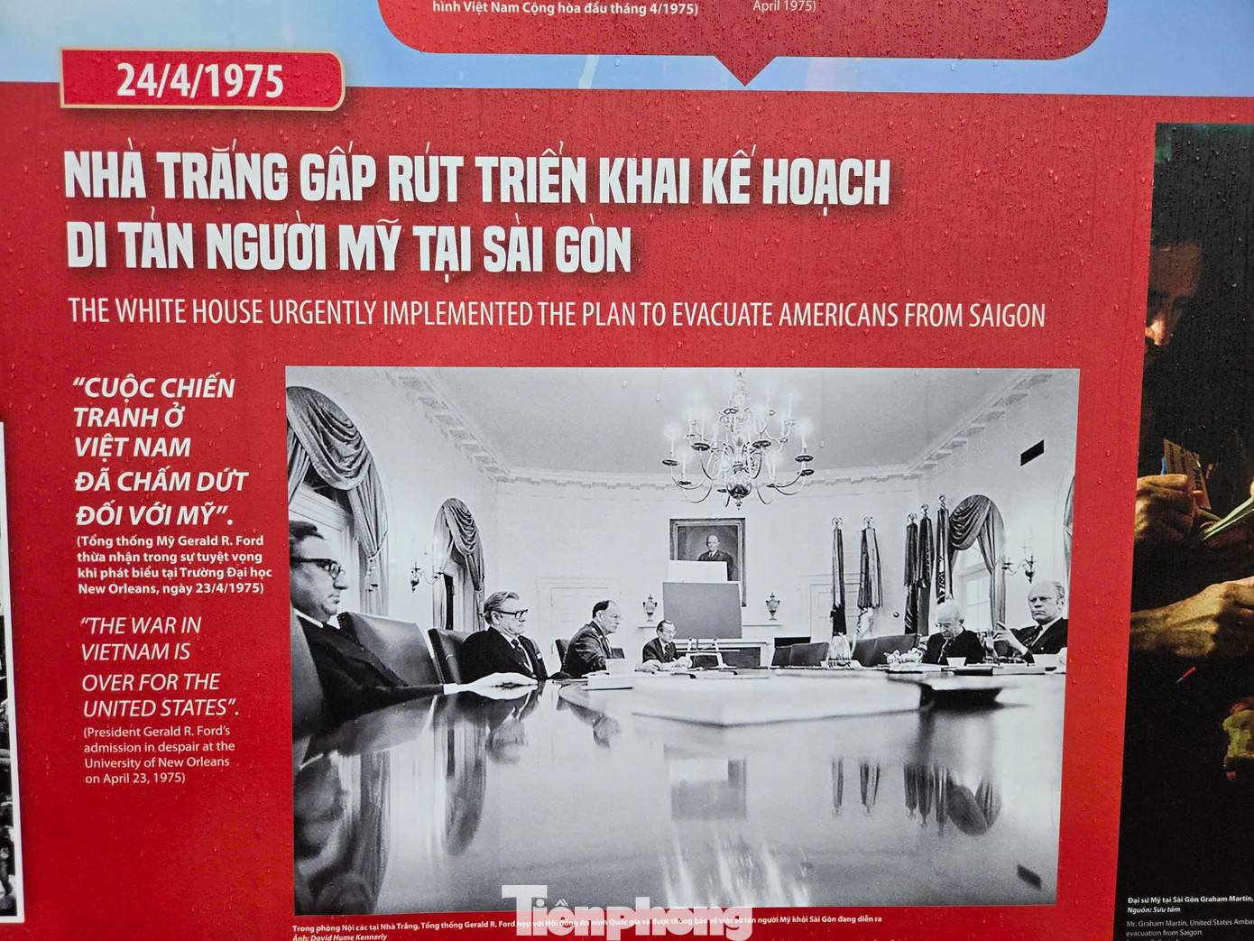 Những tài liệu trong Quyết định chiến lược của Tổng Hành dinh giới thiệu đến công chúng tình hình cách mạng nước ta từ sau Hiệp định Paris được ký kết năm 1973. Thông qua các tài liệu ở chủ đề Một ngày bằng 20 năm, công chúng, người tham quan triển lãm hiểu hơn về quá trình thực hiện cuộc Tổng tiến công và nổi dậy mùa xuân năm 1975 với nhịp độ “Một ngày bằng 20 năm”. Cuộc chiến đấu phát triển với tốc độ thần tốc, liên tiếp thắng lợi từ các chiến trường: Đường 14 - Phước Long, Tây Nguyên, Trị Thiên Huế, Đà Nẵng.