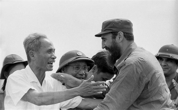 Thủ tướng Cuba Fidel Castro cùng Thủ tướng Phạm Văn Đồng trong cuộc míttinh của nhân dân Quảng Trị chào mừng Đoàn đến thăm vùng Giải phóng miền Nam Việt Nam, ngày 15/9/1973. (Ảnh: TTXVN) Thủ tướng Cuba Fidel Castro cùng Thủ tướng Phạm Văn Đồng trong cuộc míttinh của nhân dân Quảng Trị chào mừng Đoàn đến thăm vùng Giải phóng miền Nam Việt Nam, ngày 15/9/1973. (Ảnh: TTXVN)