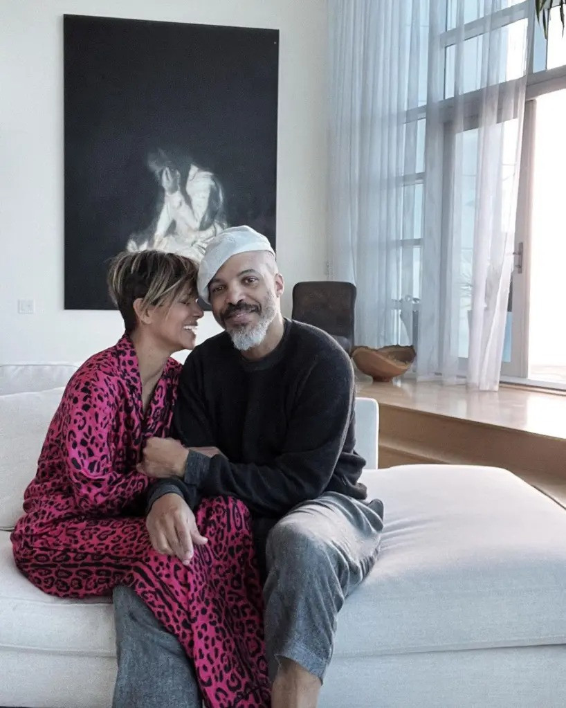 Halle Berry đang hạnh phúc bên Van Hunt. Ảnh: IG. Halle Berry đang hạnh phúc bên Van Hunt. Ảnh: IG.