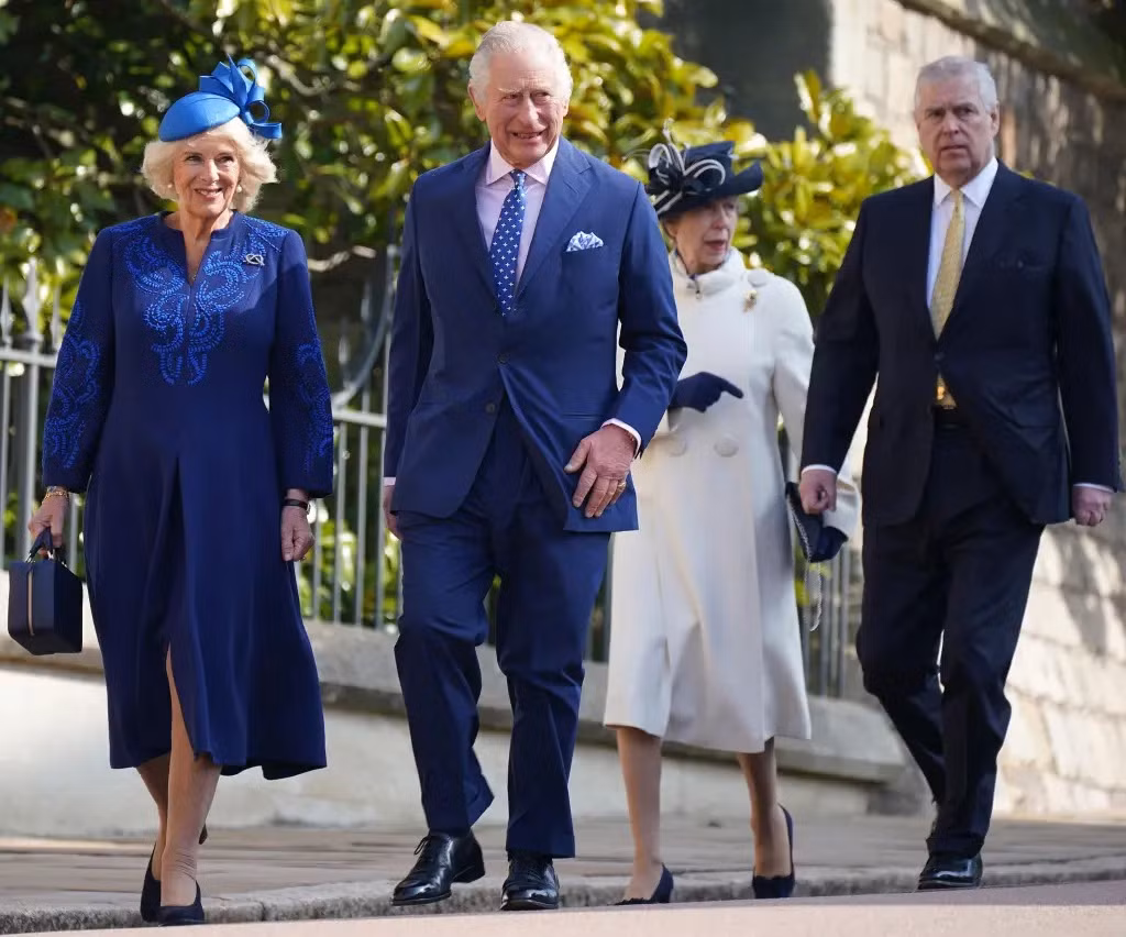 Hoàng tử Andrew xuất hiện cùng Vua Charles và Công chúa Anne gây xôn xao dư luận. Ảnh: Getty Images. Hoàng tử Andrew xuất hiện cùng Vua Charles và Công chúa Anne gây xôn xao dư luận. Ảnh: Getty Images.