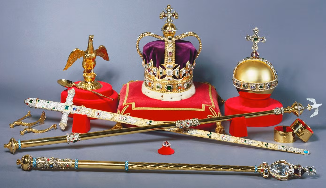 Phần lớn bảo vật trong Jewel House (Nhà Ngọc) ở Tháp London được lấy ra trong lễ đăng cơ. Ảnh: RCT.