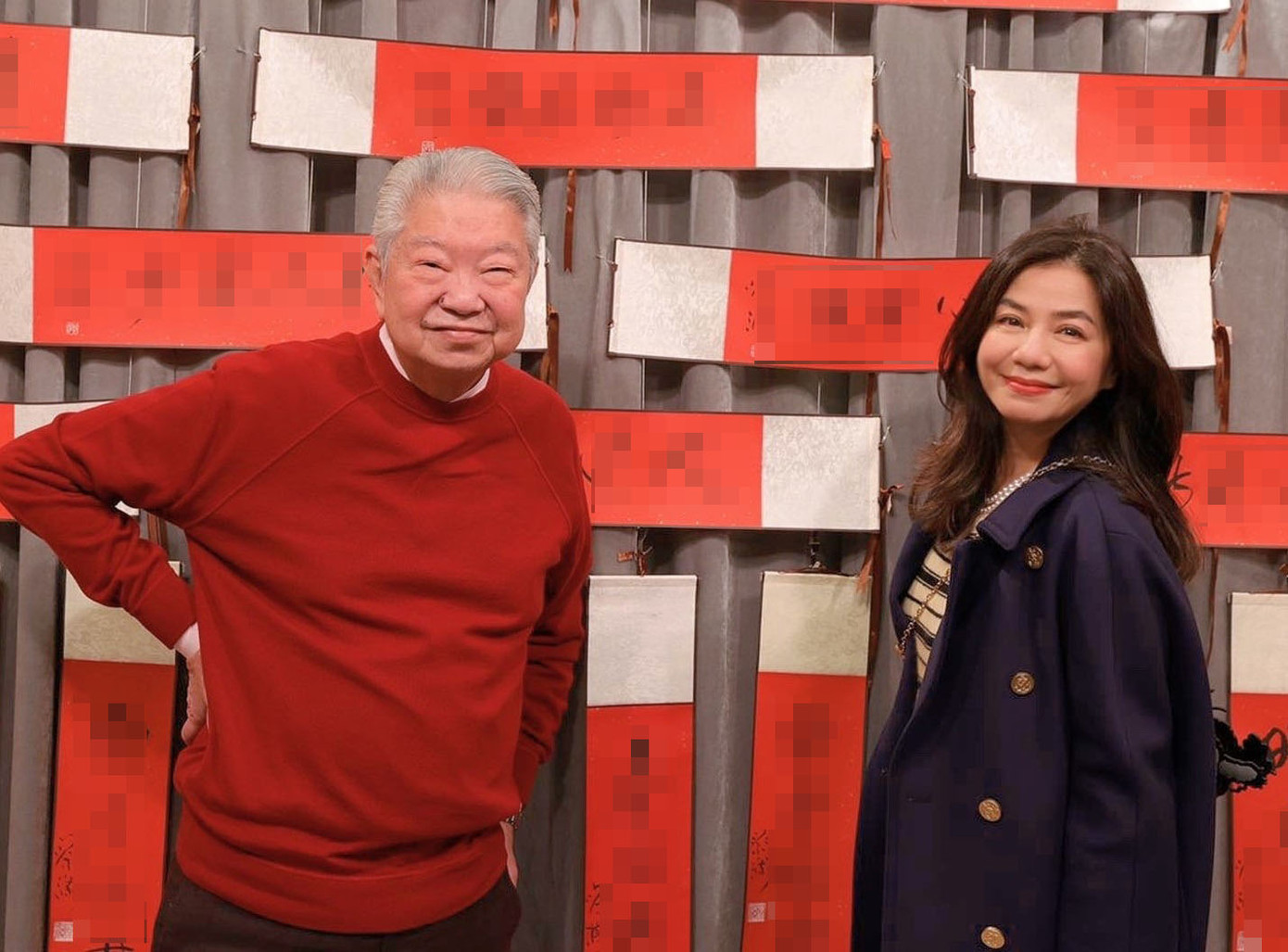 Chung Sở Hồng hiện sống một mình, không chồng con. Bà từng kết hôn vào năm 1991 ở Mỹ với bậc thầy ngành quảng cáo Chu Gia Đỉnh. Hai người thống nhất không sinh con. Tuy nhiên, năm 2007, Chu Gia Đỉnh mắc bệnh ung thư dạ dày rồi qua đời. Ảnh: Weibo.