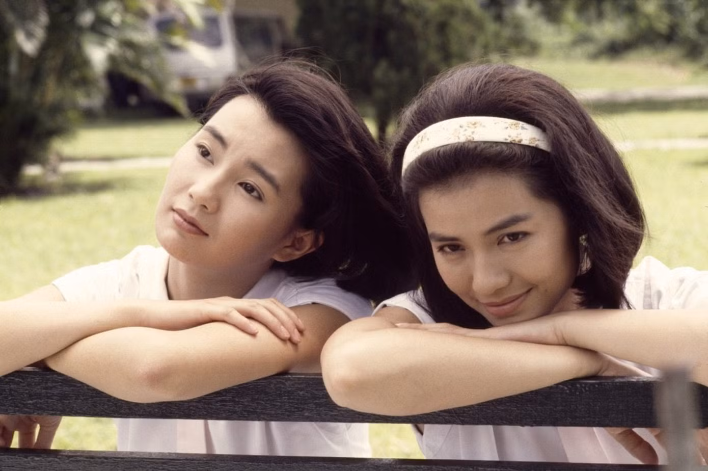 Chỉ hoạt động showbiz 11 năm, Chung Sở Hồng vẫn được công nhận là một trong những diễn viên hàng đầu Hong Kong thập niên 1980. Bà tham gia tổng cộng 60 phim, có thể kể đến những cái tên tiêu biểu như Cổ tích mùa thu, Lưu kim tuế nguyệt, Tung hoành tứ hải, Đao mã đán, Quỷ tân nương... Bà hai lần đoạt giải Nữ diễn viên chính xuất sắc nhất tại Liên hoan phim Châu Á - Thái Bình Dương vào năm 1984 và 1987. Ảnh: HK01.