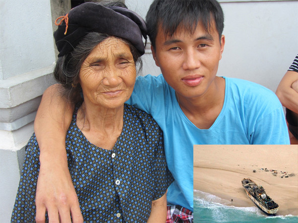 Lưu Đình Hùng và bà nội, cụ Trần Thị Tuân (ảnh lớn - ảnh: Q.L). Tàu FV Shiuh Fu đang mắc cạn (ảnh nhỏ - eunavfor.eu) 