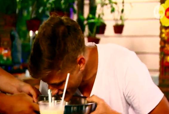 Thí sinh Next Top Ba Lan sợ hãi nếm thử nhộng, tiết canh ảnh 3