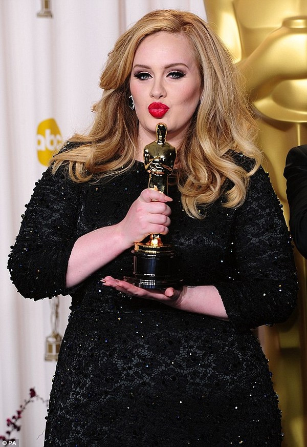 Adele lộng lẫy tại lễ trao giải Oscar