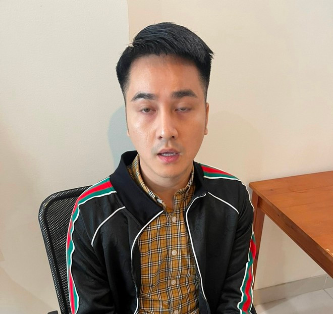 Đối tượng Tùng và chiếc Mercedes E300 tiền tỷ. Đối tượng Tùng và chiếc Mercedes E300 tiền tỷ.