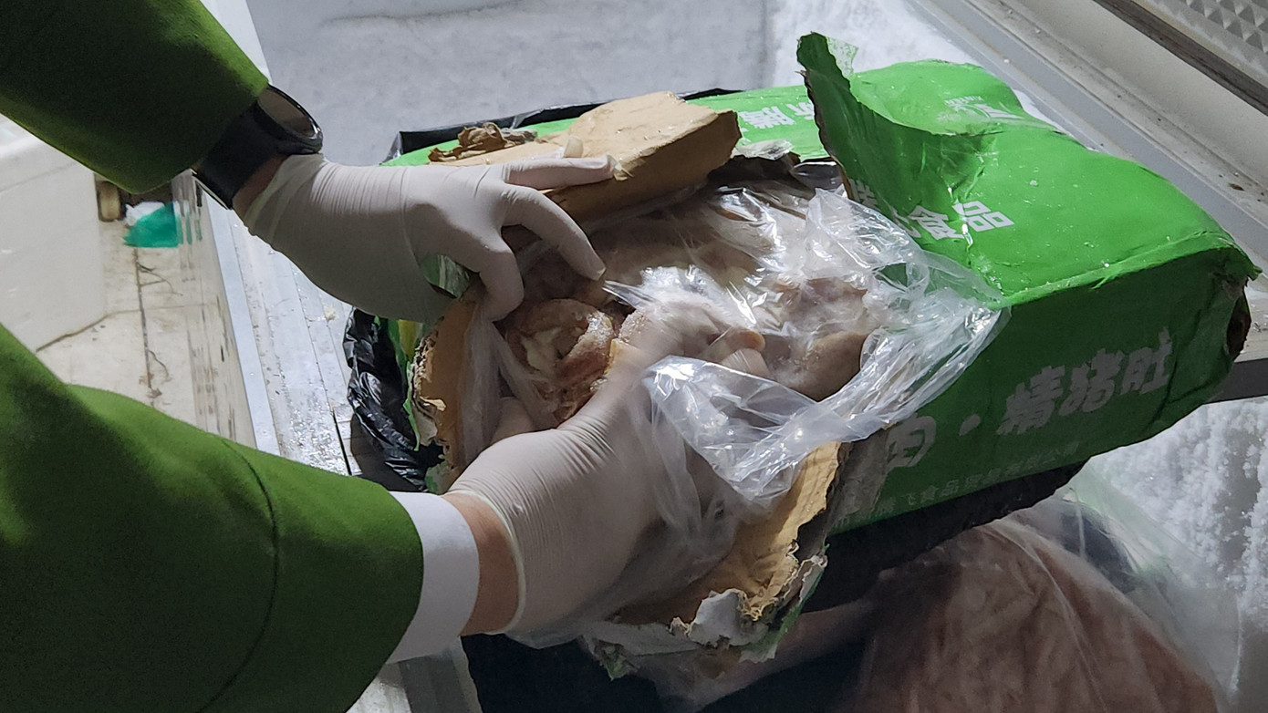 Thực phẩm được chia nhỏ đựng trong bao bì.