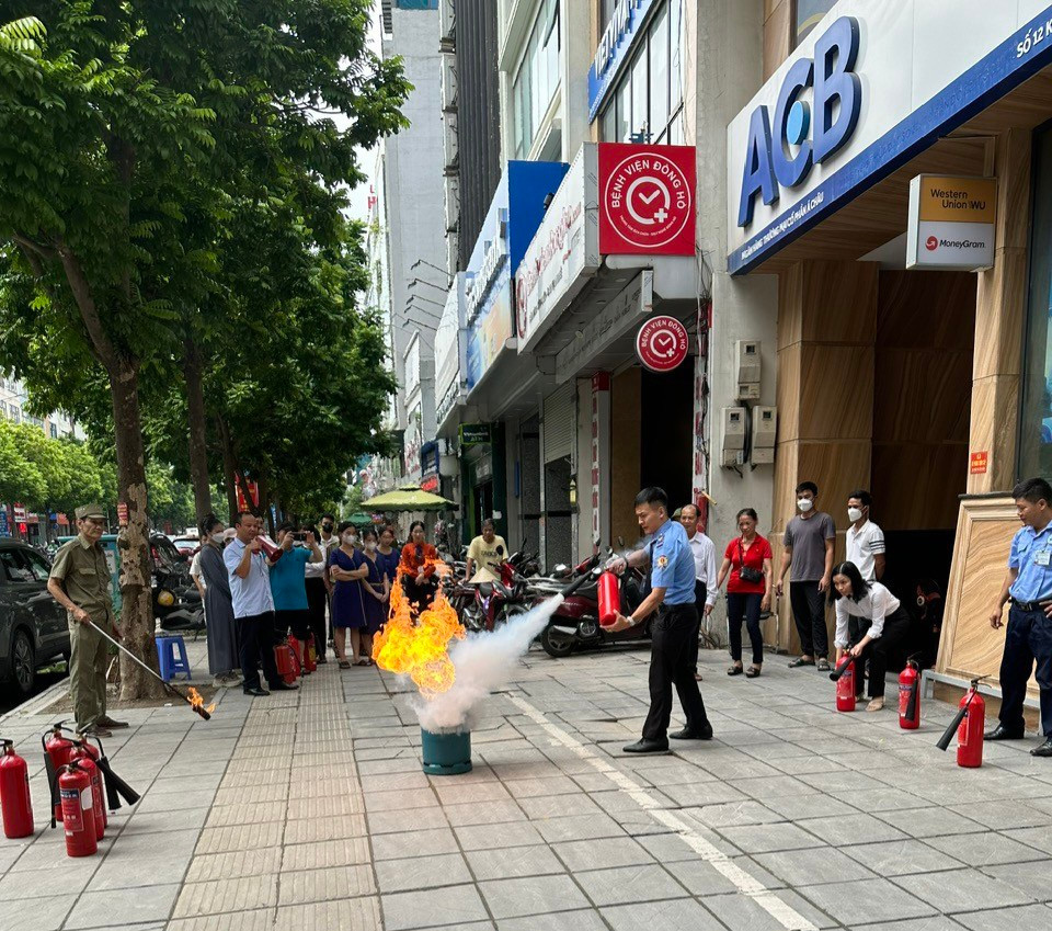 Diễn tập PCCC tại các Tổ liên gia phường Dịch Vọng.