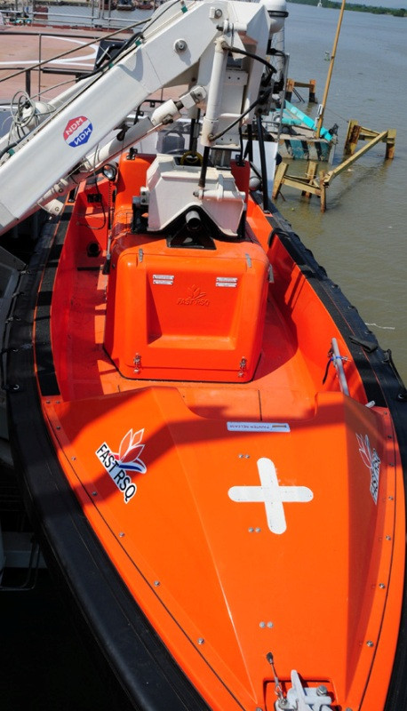 Tàu cứu hộ nhỏ trang bị trên tàu