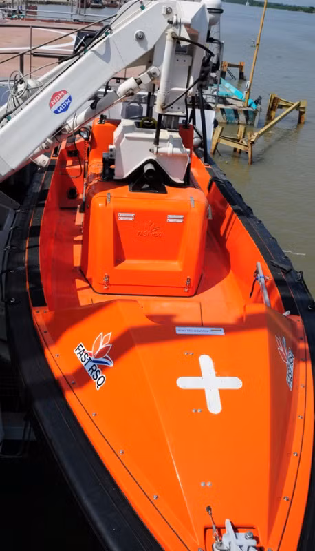 Tàu cứu hộ nhỏ trang bị trên tàu