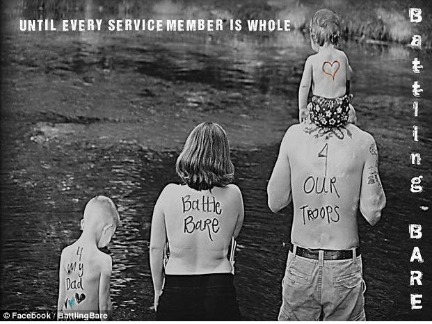 Cả nhà cùng lưng trần để chia sẻ với những người lính Mỹ mắc PTSD. Cả nhà cùng lưng trần để chia sẻ với những người lính Mỹ mắc PTSD