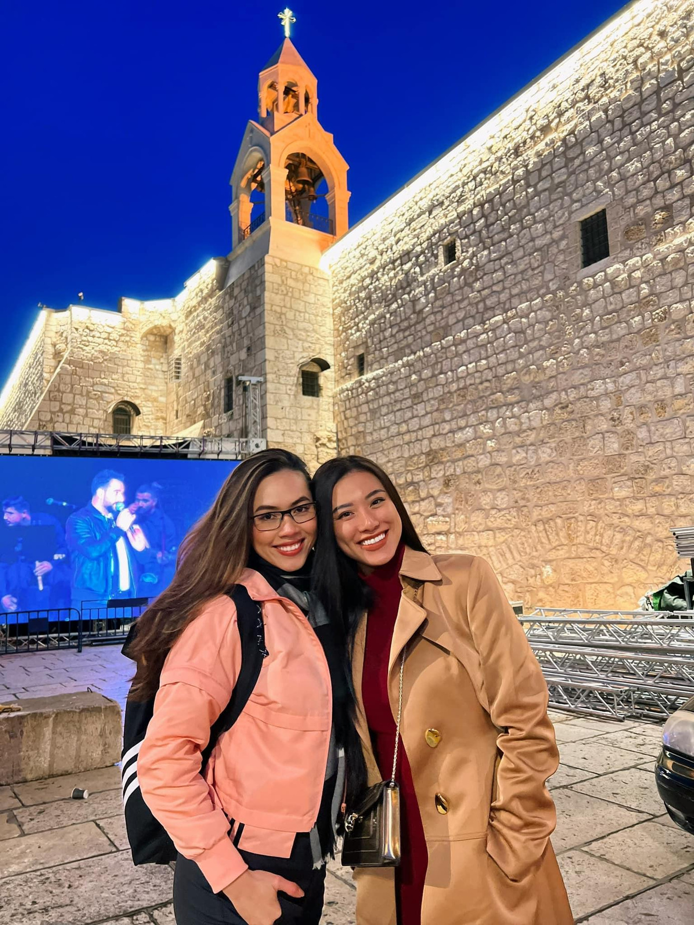 Hoàng My tiếp tục đồng hành cùng Kim Duyên đi thăm thú cảnh vật ở Israel sau cuộc thi Miss Universe 2021. Hoàng My tiếp tục đồng hành cùng Kim Duyên đi thăm thú cảnh vật ở Israel sau cuộc thi Miss Universe 2021.