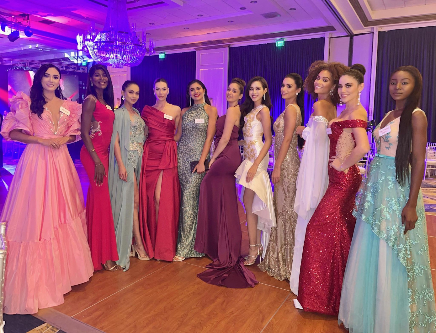 Thiết kế giúp người đẹp Việt Nam nổi bật bên các đại diện của cuộc thi Miss World 2021.