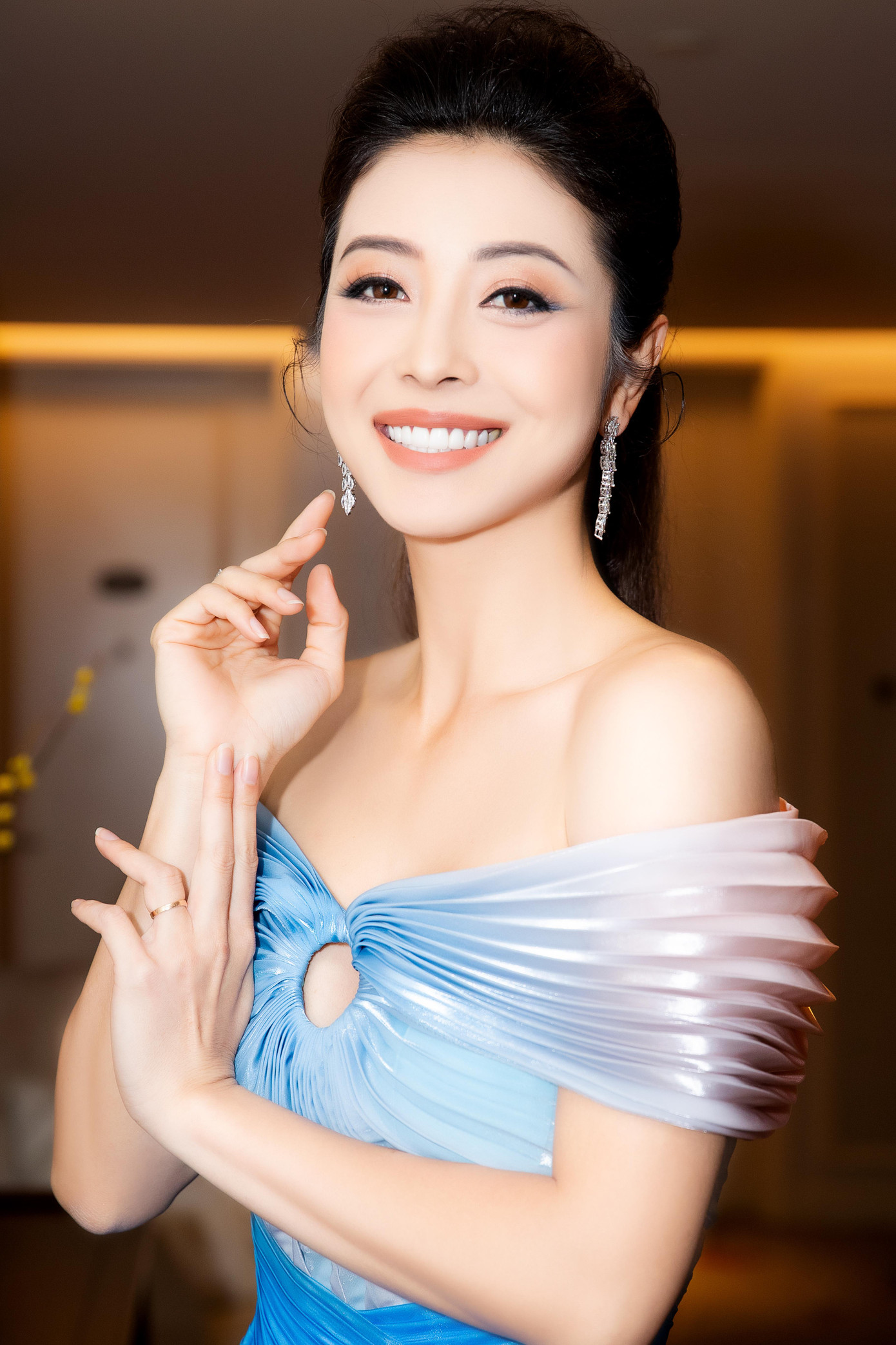 Bên cạnh sự thành công trong công việc, cuộc hôn nhân hạnh phúc bên ông xã doanh nhân và 4 người con đã giúp Jennifer Phạm trở thành hình mẫu phụ nữ hiện đại hạnh phúc được nhiều người ngưỡng mộ.