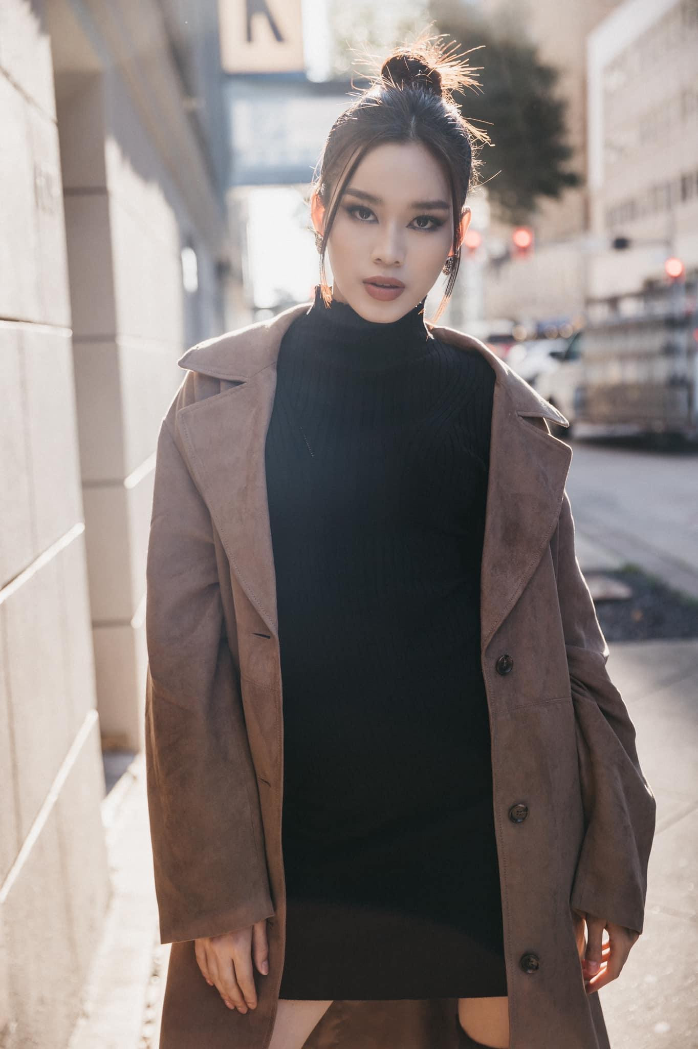 Người đẹp cũng trổ tài tự make-up và làm tóc theo phong cách cá tính, khác hẳn với tông màu nude nhẹ nhàng khi còn ở Puerto Rico tham dự Miss World. Với phong cách mới mẻ này, cô nhận được rất nhiều lời khen về nhan sắc hiện đại, quyến rũ của mình. Người đẹp cũng trổ tài tự make-up và làm tóc theo phong cách cá tính, khác hẳn với tông màu nude nhẹ nhàng khi còn ở Puerto Rico tham dự Miss World. Với phong cách mới mẻ này, cô nhận được rất nhiều lời khen về nhan sắc hiện đại, quyến rũ của mình.