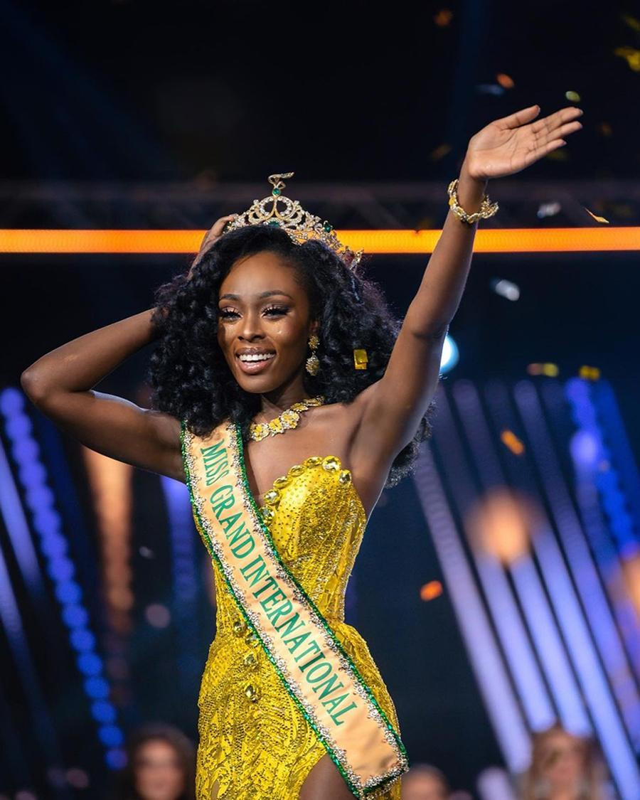 Người đẹp Mỹ Abena Appiah là Hoa hậu quốc tế đầu tiên đăng quang trong năm 2020 khi cuộc thi Miss Grand 2020 được khởi động lại sau một năm bị hoãn vì dịch bệnh. Vượt qua 52 thí sinh, Abena Appiah đã xuất sắc giành ngôi vị Miss Grand International 2020.