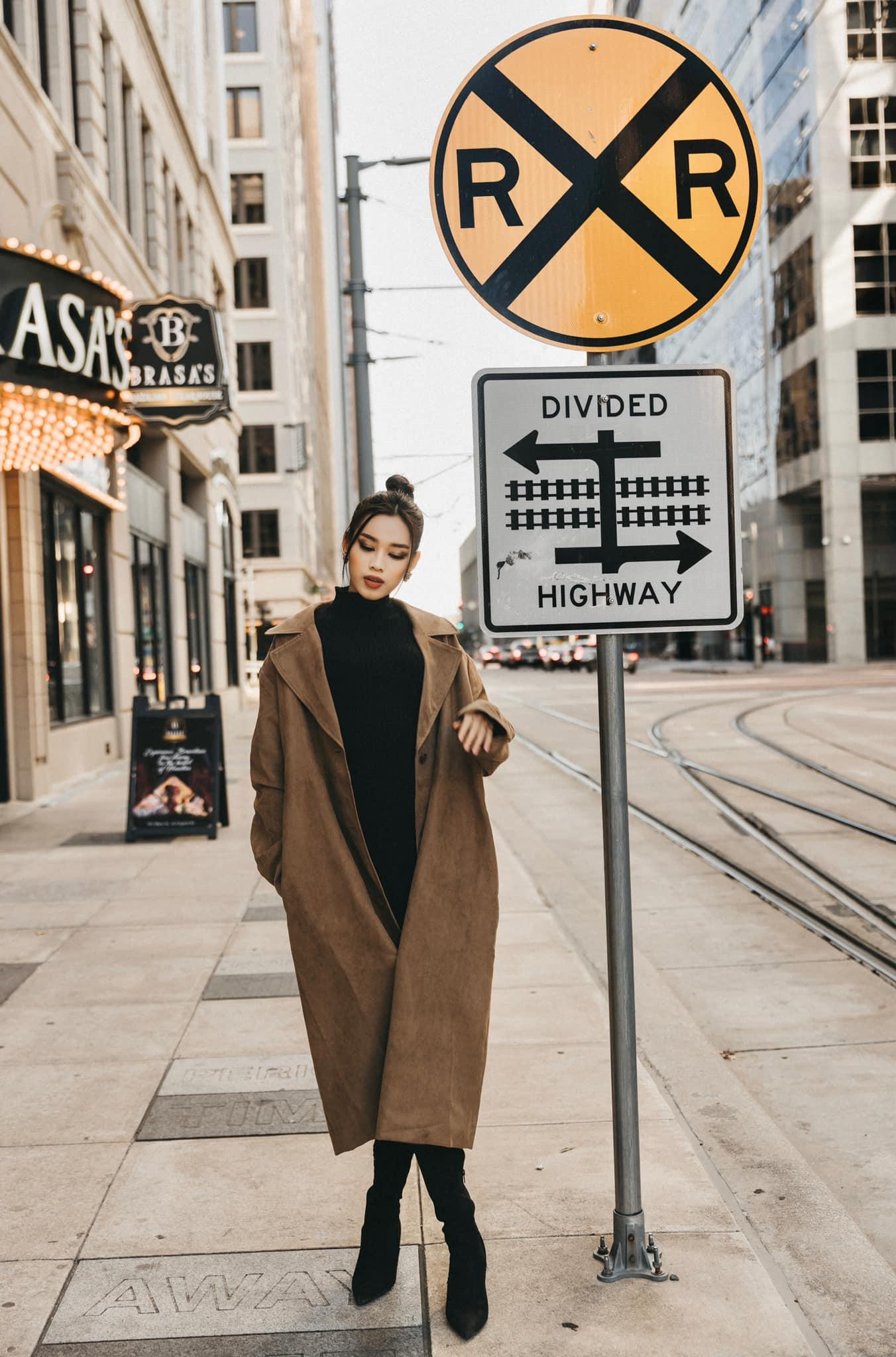 Mới đây trên trang cá nhân, Hoa hậu Đỗ Thị Hà đăng tải bộ ảnh thực hiện trên đất Mỹ khi vừa sang sau khi rời Miss World thu hút sự chú ý của các fans. Sau đó, nàng hậu mắc COVID-19, đang điều trị bệnh và rất hạn chế đăng tải trên mạng xã hội. Mới đây trên trang cá nhân, Hoa hậu Đỗ Thị Hà đăng tải bộ ảnh thực hiện trên đất Mỹ khi vừa sang sau khi rời Miss World thu hút sự chú ý của các fans. Sau đó, nàng hậu mắc COVID-19, đang điều trị bệnh và rất hạn chế đăng tải trên mạng xã hội.