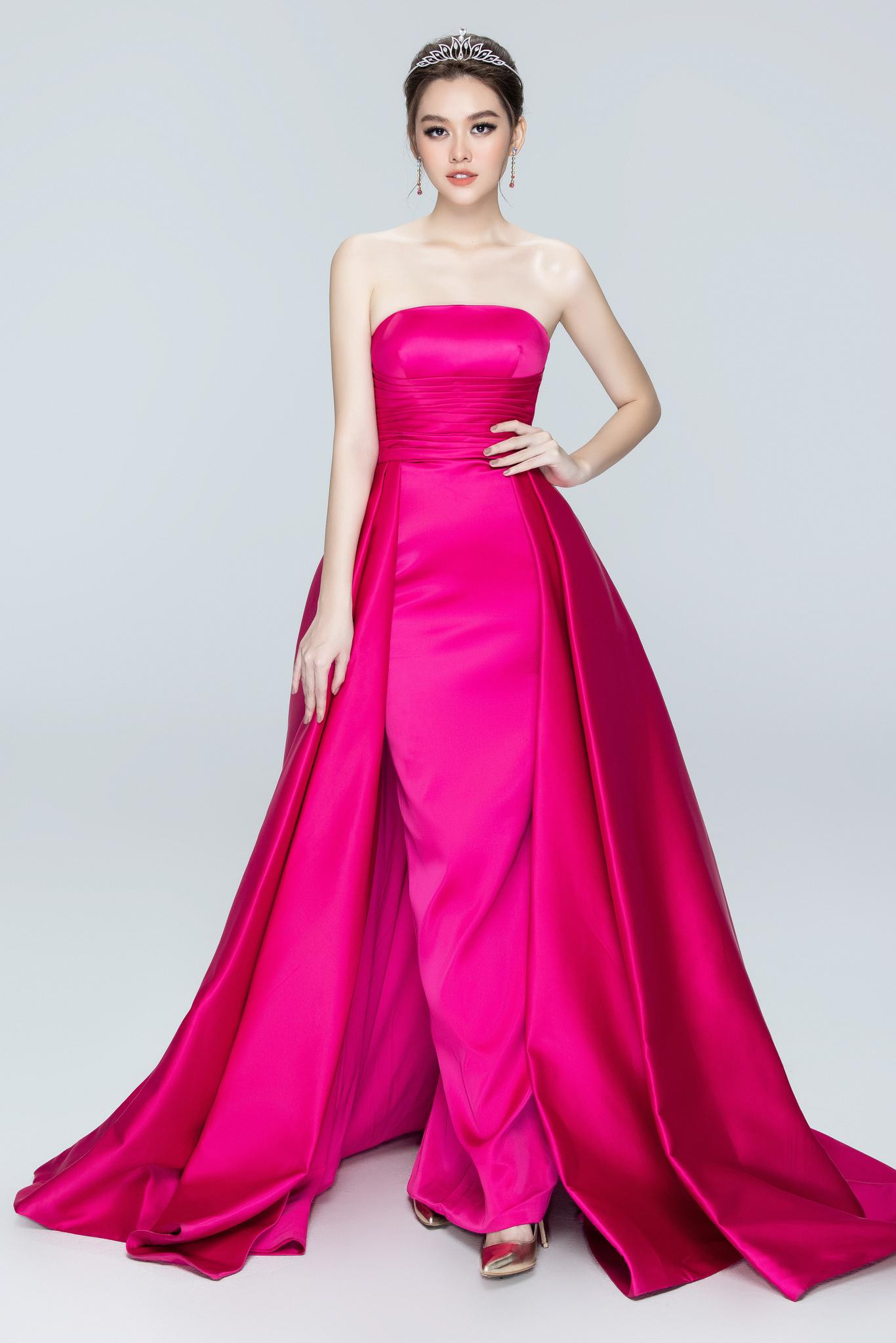 Tường San vẫn giữ vững phong độ khi sở hữu nhan sắc mỹ miều đáng ngưỡng mộ kể cả khi đã lập gia đình.