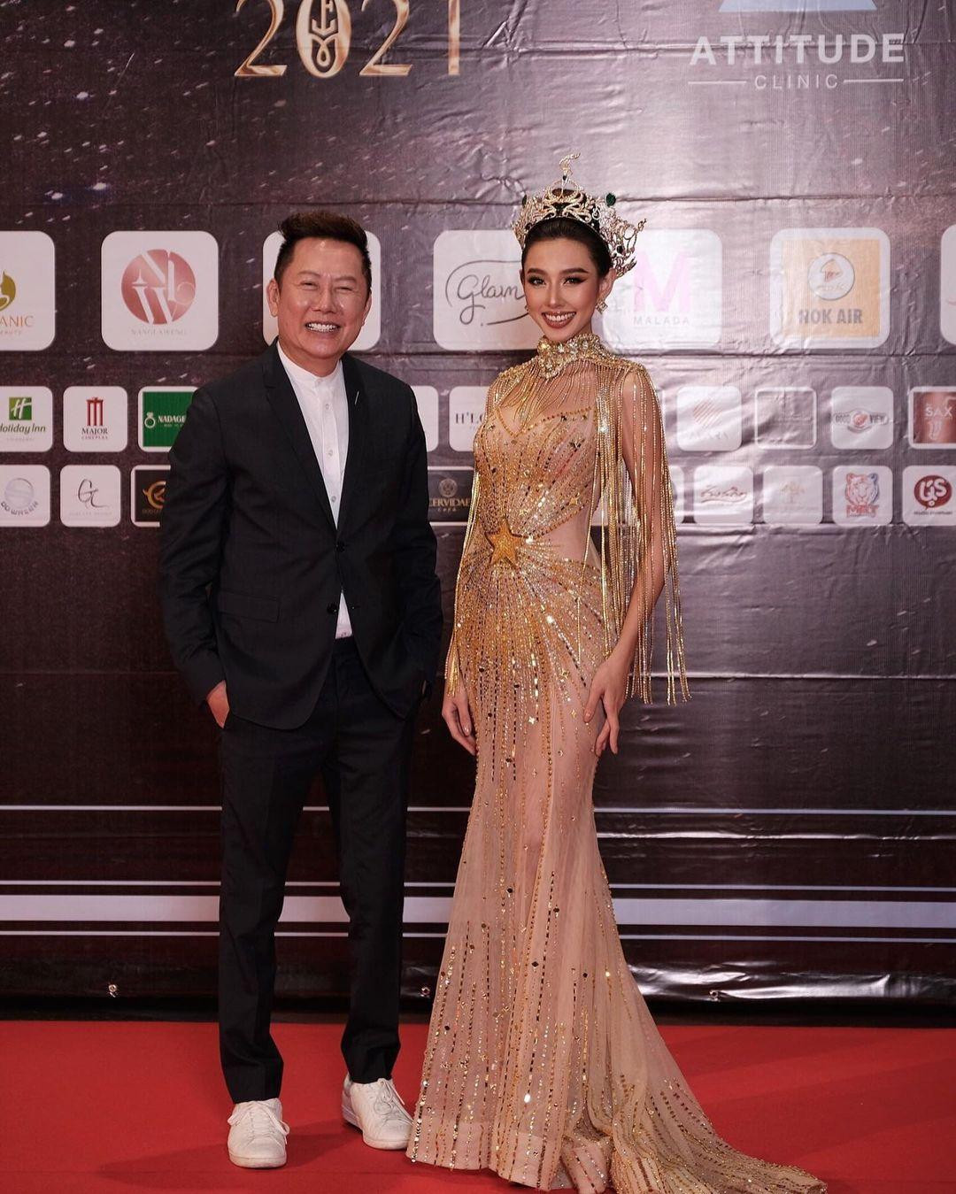 Xuất hiện cùng Thuỳ Tiên trên thảm đỏ là Mr. Nawat - chủ tịch của Miss Grand International. Sau đêm chung kết, Mr. Nawat thường xuyên đồng hành cùng Thuỳ Tiên ở nhiều sự kiện. Xuất hiện cùng Thuỳ Tiên trên thảm đỏ là Mr. Nawat - chủ tịch của Miss Grand International. Sau đêm chung kết, Mr. Nawat thường xuyên đồng hành cùng Thuỳ Tiên ở nhiều sự kiện.