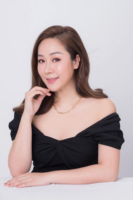 Hoa hậu Ngô Phương Lan diện váy trễ nải khoe vai trần thon thả, quyến rũ. Hoa hậu Ngô Phương Lan diện váy trễ nải khoe vai trần thon thả, quyến rũ.