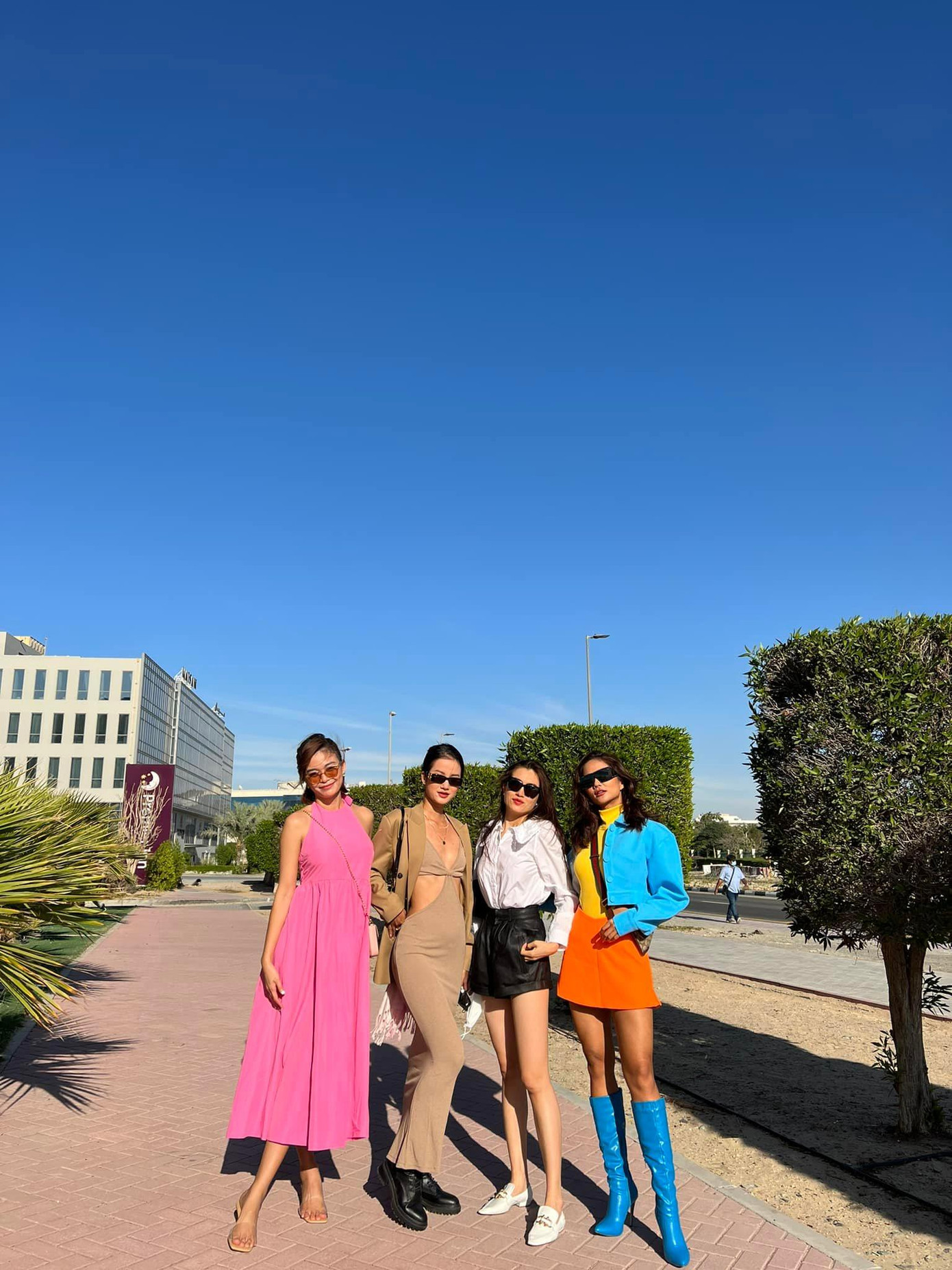 Á hậu Lệ Hằng, Mâu Thuỷ, Hương Ly và H'Hen Niê hội ngộ ở Dubai.