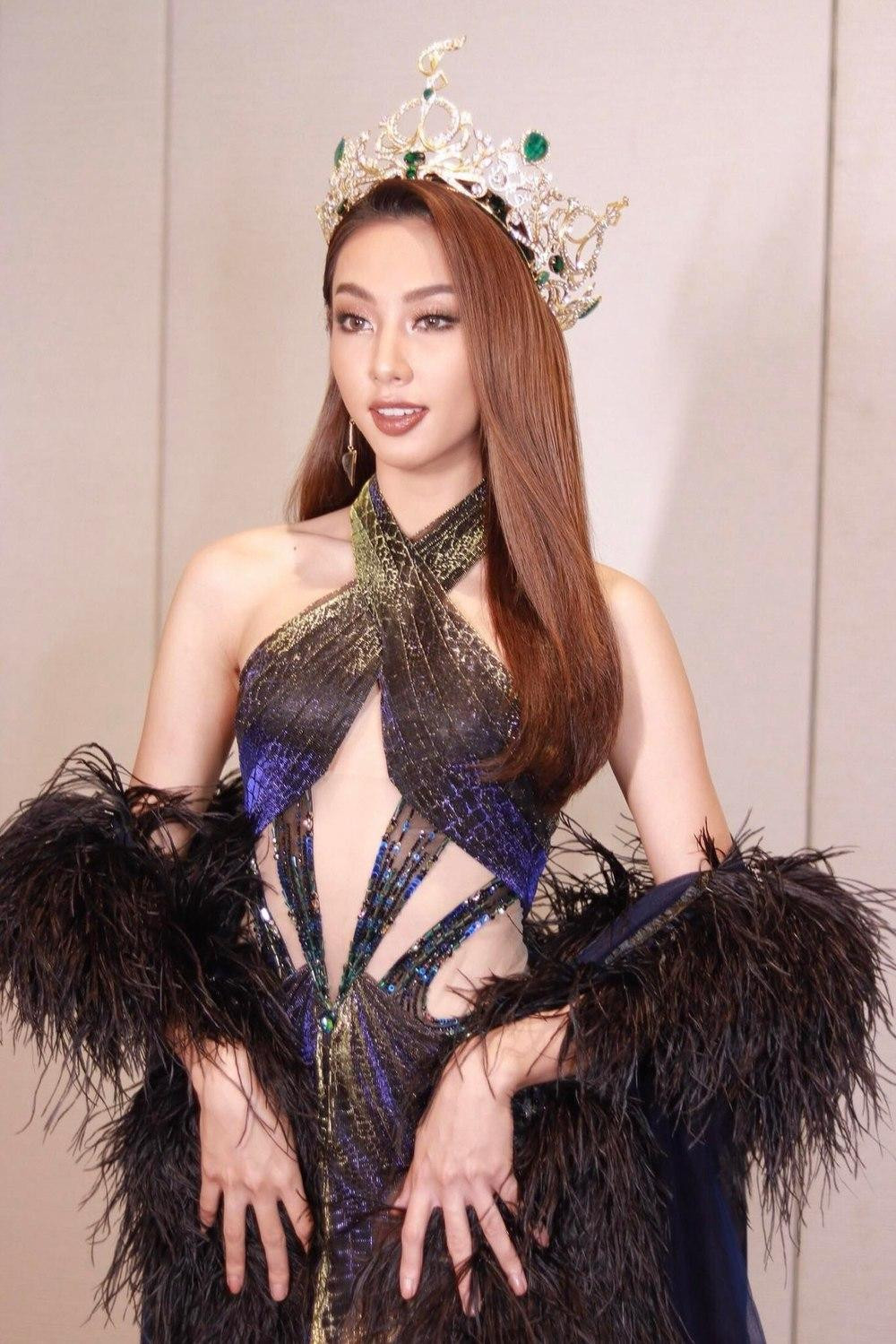 Thuỳ Tiên xuất hiện vô cùng xinh đẹp và quyến rũ trên thảm đỏ của đêm chung kết Miss Grand Chiang Rai 2022. Thuỳ Tiên xuất hiện vô cùng xinh đẹp và quyến rũ trên thảm đỏ của đêm chung kết Miss Grand Chiang Rai 2022.