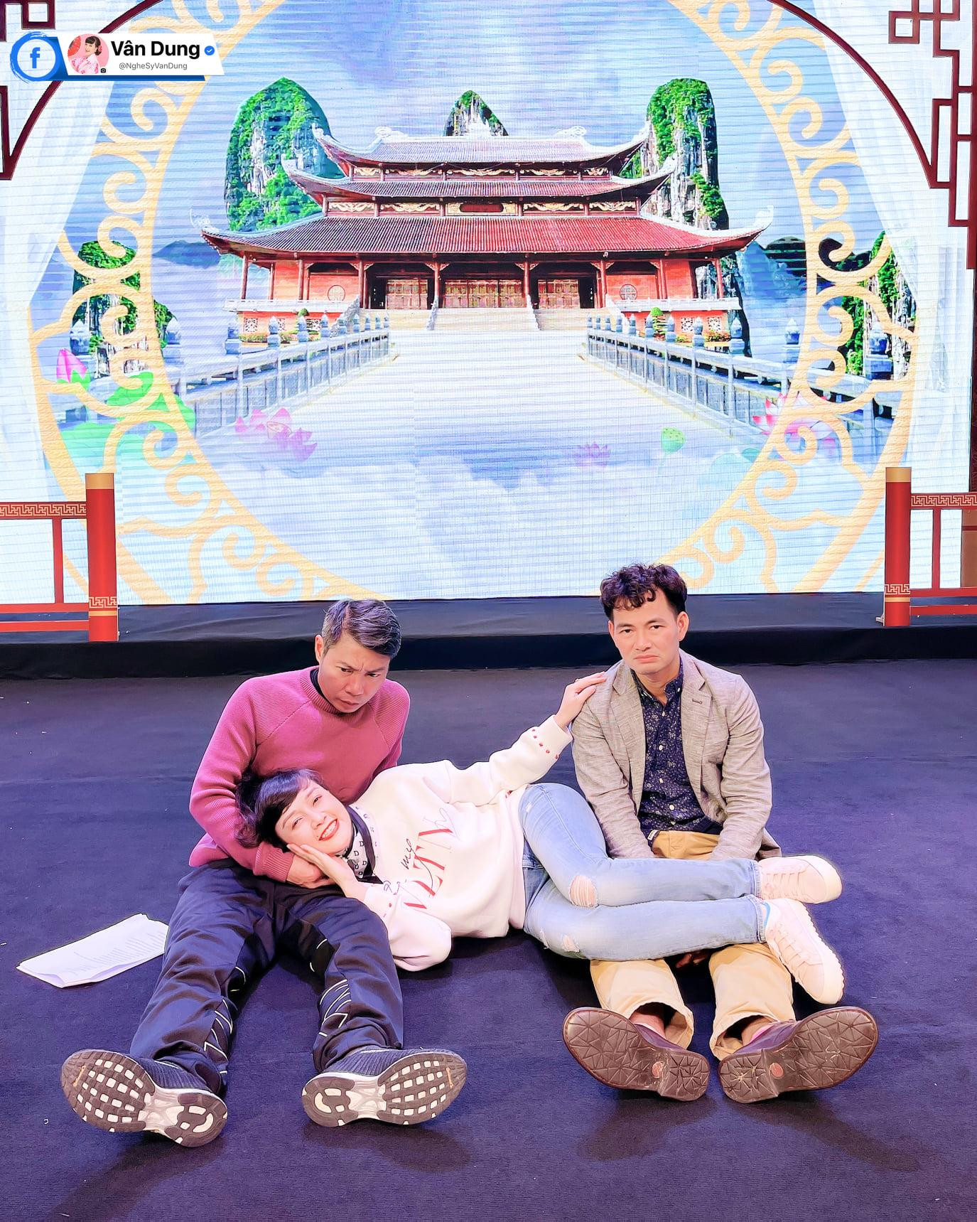 Bức ảnh nghệ sỹ Vân Dung đăng tải với sự góp mặt của NSND Công Lý tối 26/12. Bức ảnh nghệ sỹ Vân Dung đăng tải với sự góp mặt của NSND Công Lý tối 26/12.