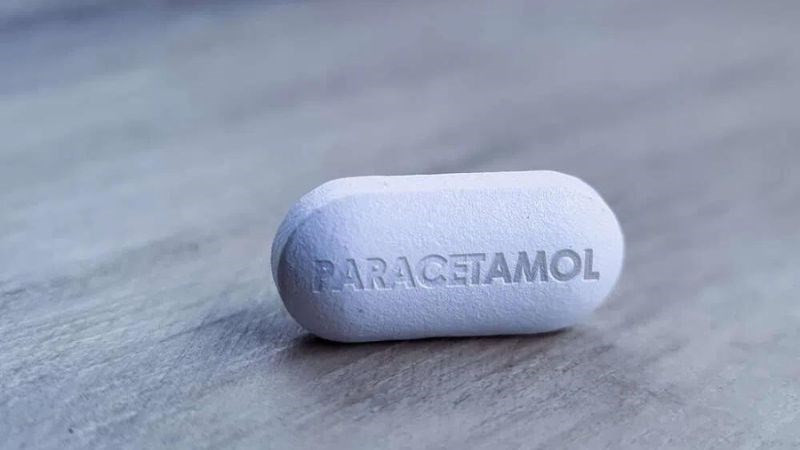 Khi dùng quá liều Paracetamol sẽ gây tổn thương gan, dẫn đến ngộ độc cấp tính, có thể gây tử vong. Bệnh nhân có thể hôn mê trước khi chết đột ngột hoặc sau vài ngày hôn mê. Ảnh minh họa: Internet