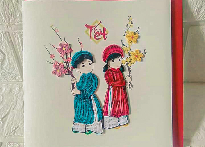 Những bức tranh Tết độc đáo, bắt mắt được tạo ra từ đôi bàn tay khéo léo của chị Láng đang được nhiều người đặt hàng làm quà tặng cho người thân, bạn bè trong dịp Tết Nguyên đán.