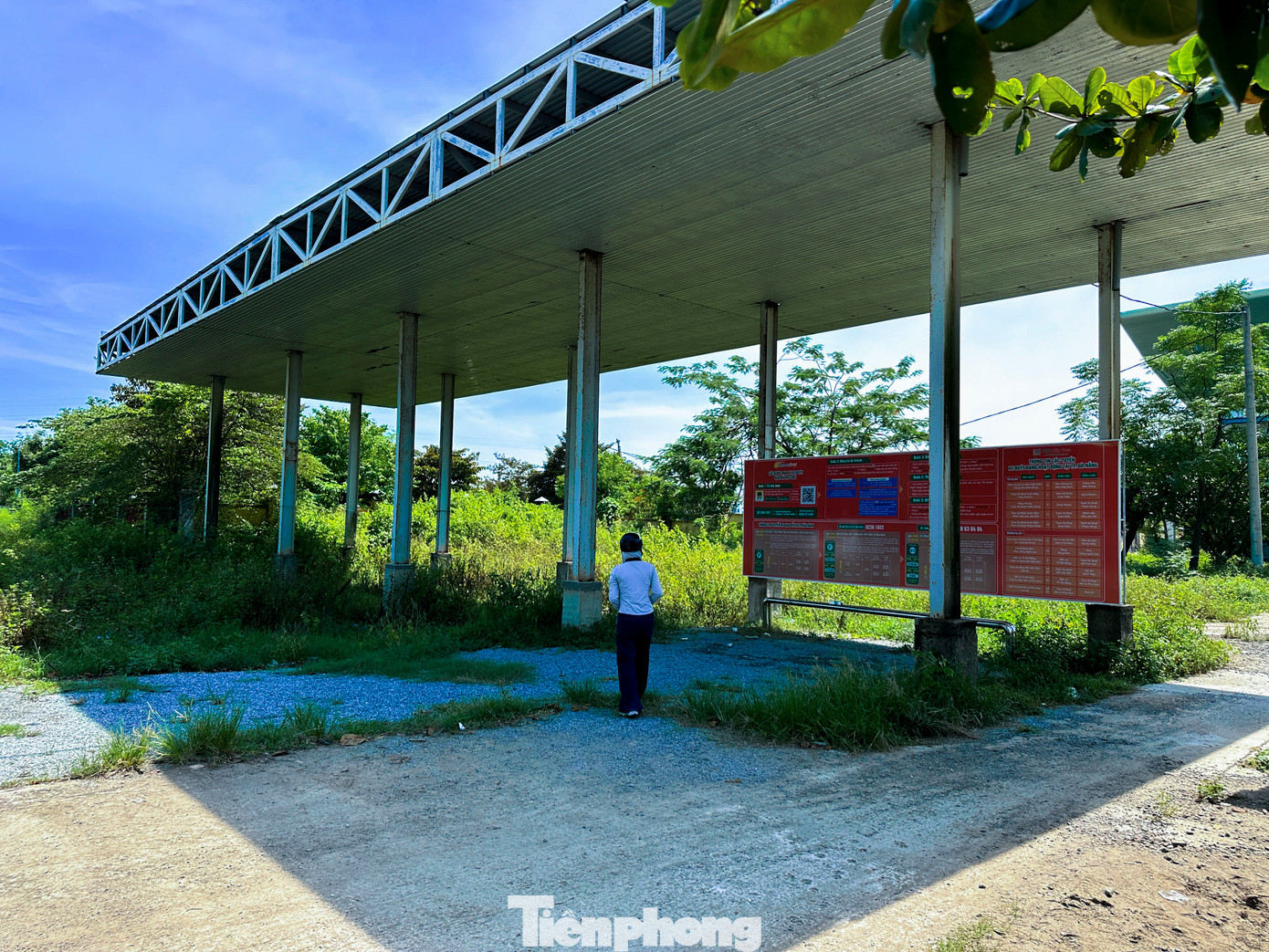 Bà Nguyễn Minh (trú xã Hòa Phước) cho biết: Bến xe xây dựng hoành tráng nhưng hoạt động yếu ớt. Trước đây, người dân còn thả bò vào bến cho ăn cỏ. Thiết nghĩ cơ quan chức năng cần rà soát, điều chỉnh để tránh lãng phí và phát huy hiệu quả hơn.