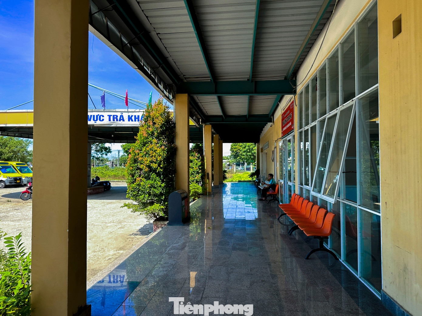 Việc điều chuyển luồng tuyến nếu được triển khai đồng bộ và hợp lý có thể là "cú hích" để Bến xe phía Nam thoát khỏi cảnh hoạt động cầm chừng như hiện nay.