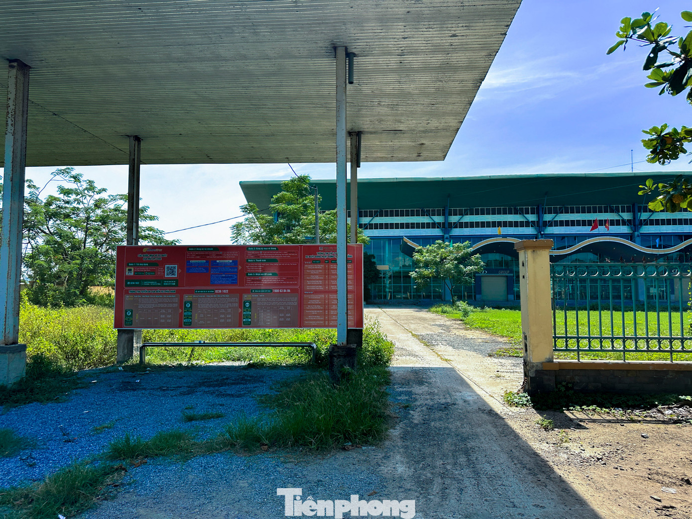 Liên quan đến vấn đề này, đại diện Sở Xây dựng TP. Đà Nẵng cho biết, bến xe vẫn đang hoạt động bình thường và thành phố đã có lộ trình điều chỉnh để nâng cao hiệu quả khai thác. Tính đến cuối năm 2024, đã có 30 doanh nghiệp đăng ký khai thác 24 tuyến cố định từ bến xe này đi các tỉnh Quảng Ngãi, Bình Định, Tây Nguyên và TP.HCM. Trung bình mỗi tháng có khoảng 1.057 chuyến xe xuất bến, với 64 phương tiện đăng ký hoạt động.