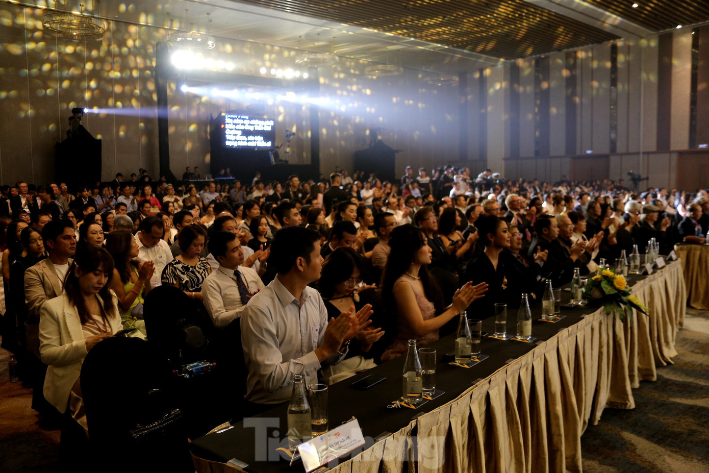 Lễ bế mạc và trao giải Liên hoan phim châu Á Đà Nẵng năm 2024. Lễ bế mạc và trao giải Liên hoan phim châu Á Đà Nẵng năm 2024.