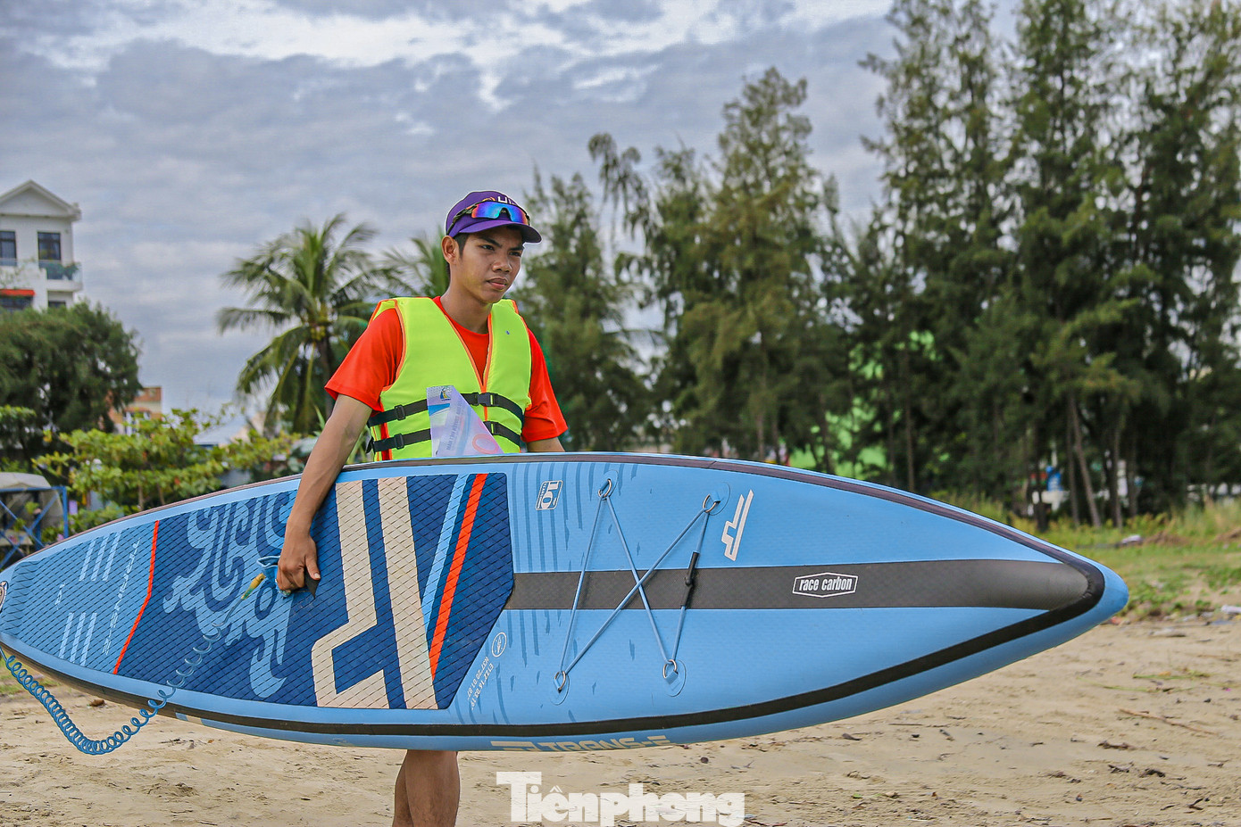 Các vận động viên đã sẵn sàng cho màn trình diễn của mình.