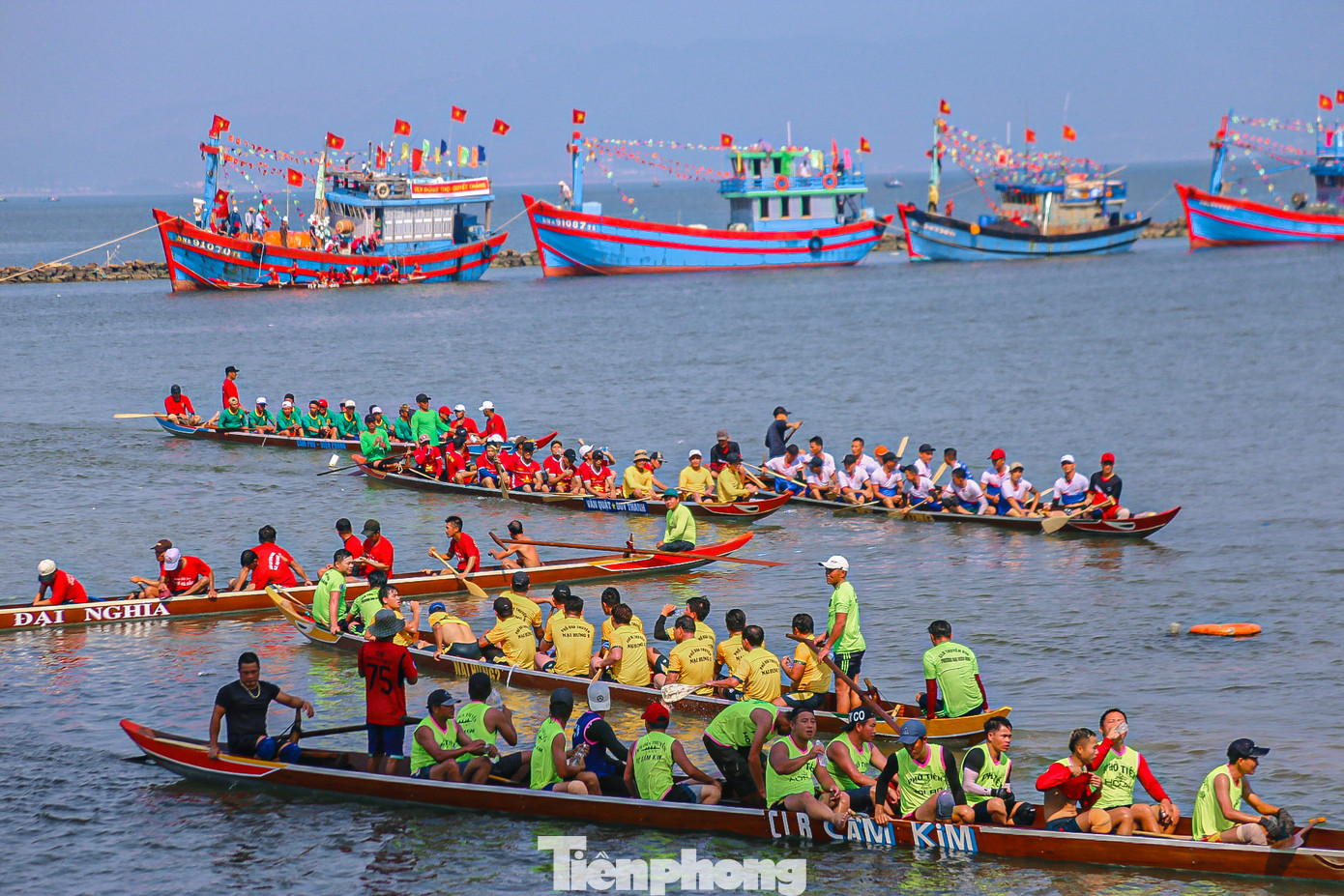 Giải đua thuyền truyền thống trên sông Hàn là hoạt động văn hóa - thể thao được tổ chức hằng năm. Giải đua thuyền là nét truyền thống văn hóa đẹp trong đời sống của người dân Đà Nẵng và góp phần quảng bá hình ảnh du lịch Đà Nẵng đến du khách trong và ngoài nước.