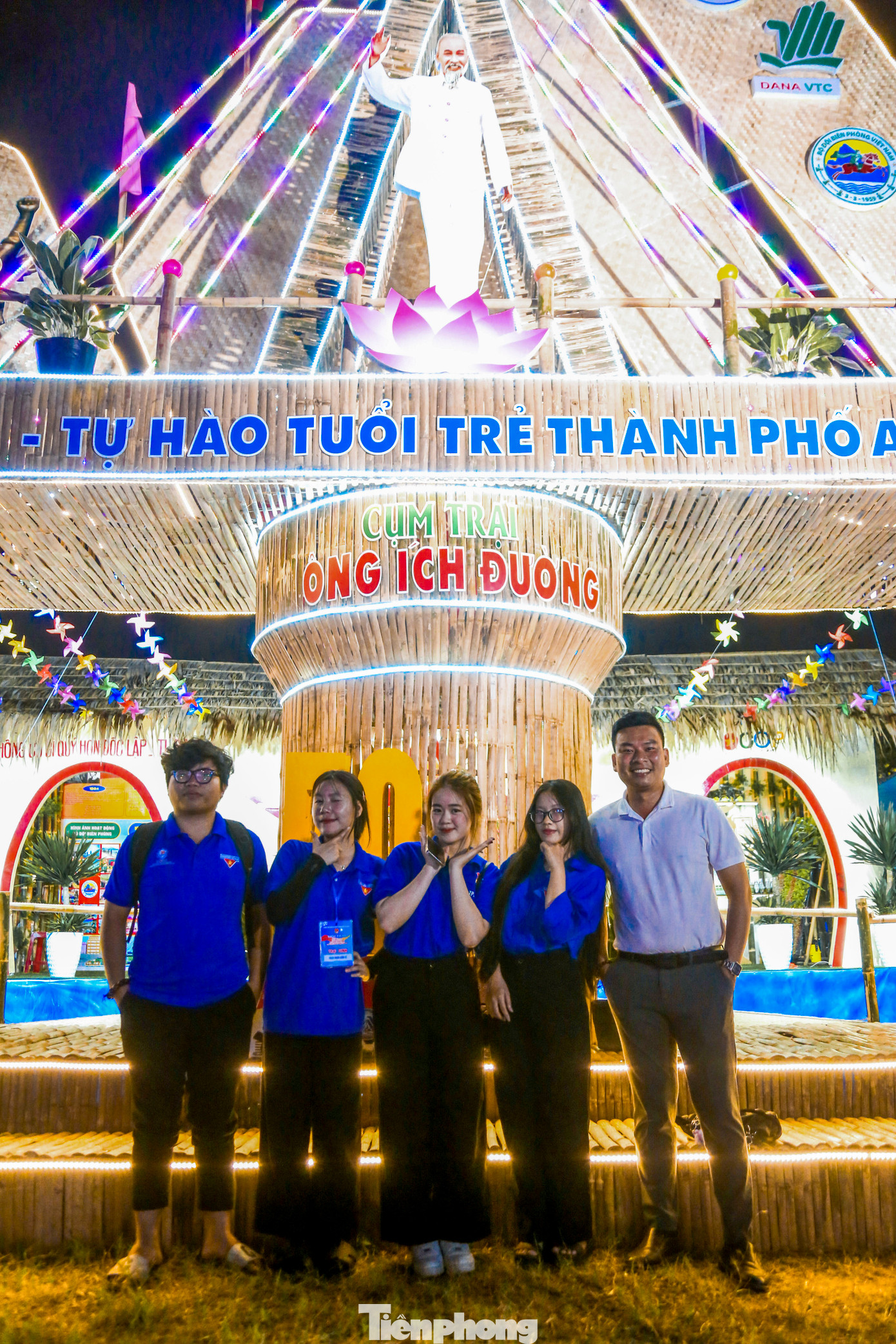 &quot;Cổng trại không chỉ là công trình nghệ thuật mà còn là bài học lịch sử, thể hiện sự giao thoa giữa truyền thống và hiện đại, gửi gắm thông điệp về lòng biết ơn, ý chí vươn lên, khát vọng cống hiến, khơi dậy niềm tin vào tương lai và trách nhiệm với xã hội của thế hệ trẻ hôm nay&quot;, anh Võ Duy Rin - Bí thư Quận Đoàn Thanh Khê cho biết.