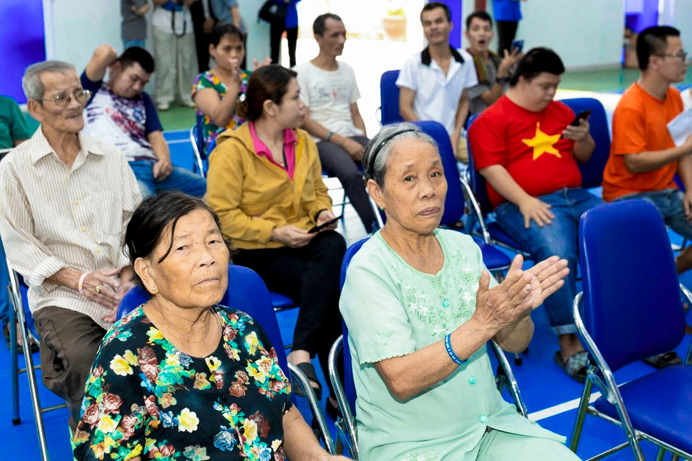 Các bạn trẻ đã đến thăm hỏi, động viên và tổ chức những hoạt động vui chơi ý nghĩa cùng mọi người tại trung tâm. Điều đặc biệt ở họ là tinh thần sáng tạo và sự chủ động, tổ chức nhiều dự án cộng đồng theo cách gần gũi, thiết thực và bền vững. Các bạn trẻ đã đến thăm hỏi, động viên và tổ chức những hoạt động vui chơi ý nghĩa cùng mọi người tại trung tâm. Điều đặc biệt ở họ là tinh thần sáng tạo và sự chủ động, tổ chức nhiều dự án cộng đồng theo cách gần gũi, thiết thực và bền vững.