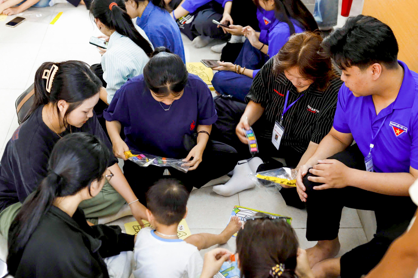 Không chỉ dừng lại ở việc giúp đỡ, những hành động nhân ái ấy đã dần thắp lên tinh thần trách nhiệm cộng đồng trong giới trẻ. Nhiều bạn trẻ nói rằng, càng tham gia, họ càng hiểu và đồng cảm với cuộc sống của những người xung quanh. Từ đó, mỗi hành động đều xuất phát từ sự chân thành. Không chỉ dừng lại ở việc giúp đỡ, những hành động nhân ái ấy đã dần thắp lên tinh thần trách nhiệm cộng đồng trong giới trẻ. Nhiều bạn trẻ nói rằng, càng tham gia, họ càng hiểu và đồng cảm với cuộc sống của những người xung quanh. Từ đó, mỗi hành động đều xuất phát từ sự chân thành.