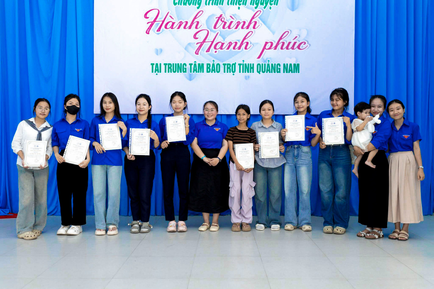 "Đây không chỉ là một hoạt động trao tặng đơn thuần, mà còn là cách chúng tôi gửi gắm yêu thương bằng hành động. Và cũng chính tại đây, chúng tôi nhận lại vô vàn nụ cười, ánh mắt xúc động và những khoảnh khắc hạnh phúc lan tỏa. Bởi với chúng tôi, "trao đi yêu thương để nhận lại hạnh phúc" là điều giản dị nhưng ý nghĩa nhất mà chúng tôi luôn muốn lan tỏa đến mọi người", anh Nguyên nói. "Đây không chỉ là một hoạt động trao tặng đơn thuần, mà còn là cách chúng tôi gửi gắm yêu thương bằng hành động. Và cũng chính tại đây, chúng tôi nhận lại vô vàn nụ cười, ánh mắt xúc động và những khoảnh khắc hạnh phúc lan tỏa. Bởi với chúng tôi, "trao đi yêu thương để nhận lại hạnh phúc" là điều giản dị nhưng ý nghĩa nhất mà chúng tôi luôn muốn lan tỏa đến mọi người", anh Nguyên nói.